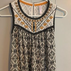 Detailed tank top blouse